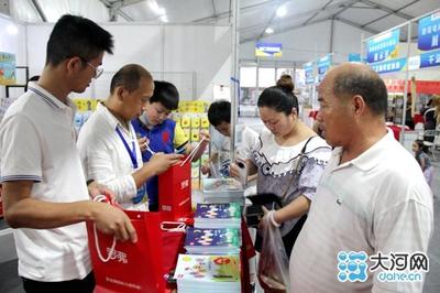 &ldquo;網(wǎng)上看漯河&middot;千企惠民活動(dòng)行&rdquo;啟動(dòng) 點(diǎn)燃市場(chǎng)&ldquo;煙火氣&rdquo;